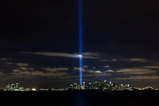640px-NYC_World_Trade_Center_Tribute_in_Light_2010